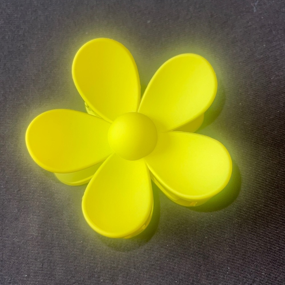Hair clip ( yellow )